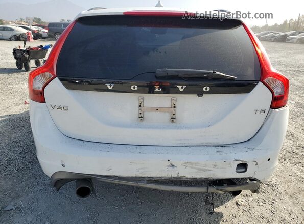 YV140MEL1J2392563 2018 VOLVO V60 White Vista trasera