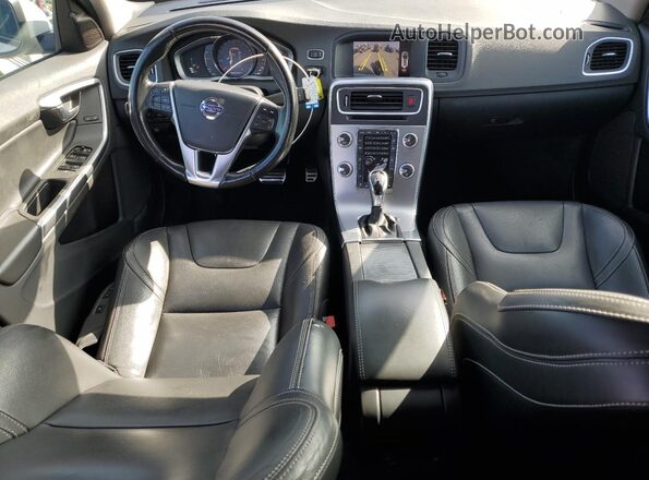 YV140MEL1J2392563 2018 VOLVO V60 White Vista del salpicadero