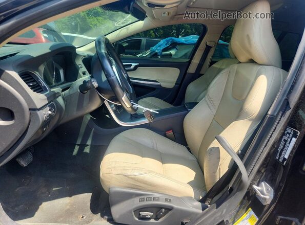 YV140MELXJ2389290 2018 VOLVO V60 Серый Вид салона спереди