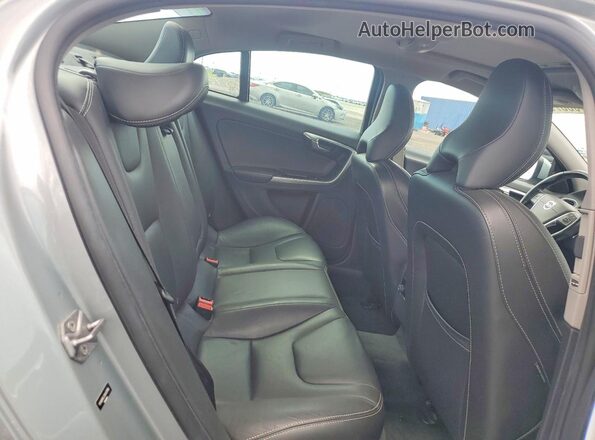 YV140MTL2H2431786 2017 VOLVO S60 Silver Widok tylnych siedzeń