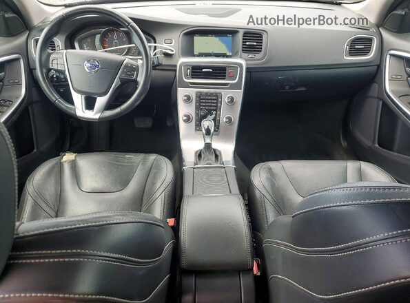 YV140MTL2H2431786 2017 VOLVO S60 Silver Widok deski rozdzielczej