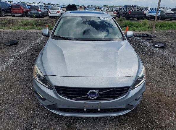YV140MTL2H2431786 2017 VOLVO S60 Silver Widok z przodu