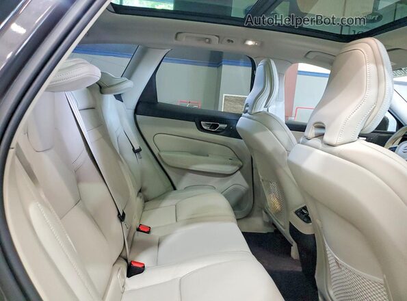 YV4062RL9N1900997 2022 VOLVO XC60 Brown Widok wnętrza z tyłu