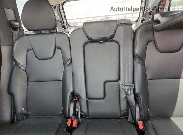 YV4102CK9M1715580 2021 VOLVO XC90 White Widok tylnych siedzeń