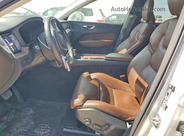 YV4102DL4L1534750 2020 VOLVO XC60 White Вид салону спереду