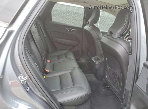 YV4102RKXM1682063 2021 VOLVO XC60 Gray Widok tylnych siedzeń