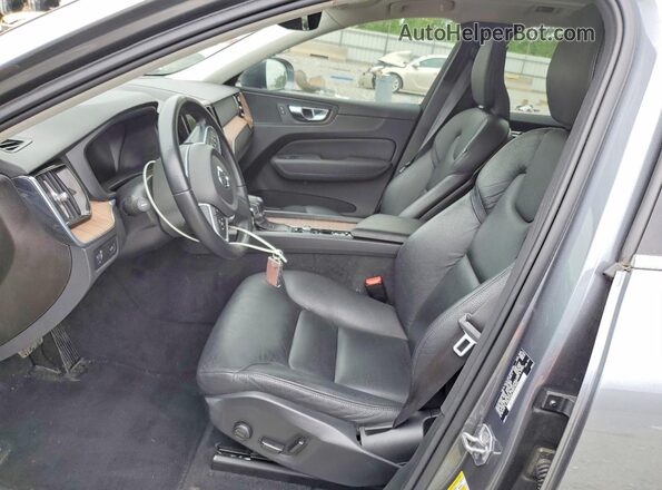 YV4102RKXM1682063 2021 VOLVO XC60 Gray Widok wnętrza z przodu