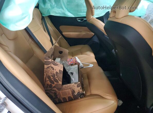 YV4102RL1M1886372 2021 VOLVO XC60 White Вид задньої частини салону