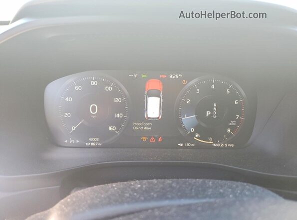YV4162UK0L2176675 2020 VOLVO XC40 White Вид щитка приладів
