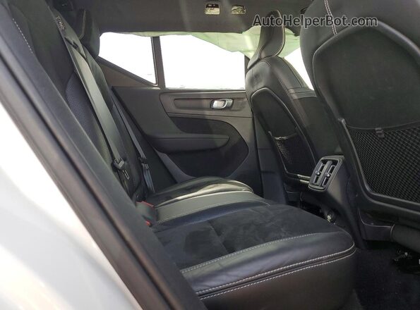 YV4162UM2K2130331 2019 VOLVO XC40 White Սալոնի հետևի տեսք