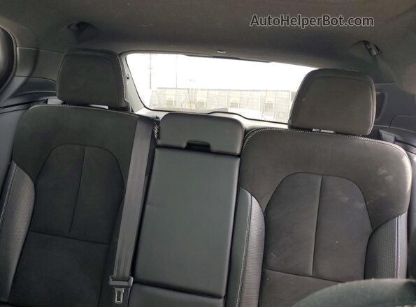 YV4162UM2K2130331 2019 VOLVO XC40 White Հետևի նստատեղերի տեսք