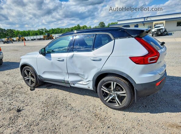 YV4162UM4M2494110 2021 VOLVO XC40 White Trasero izquierdo