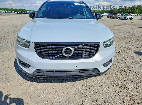 YV4162UM4M2494110 2021 VOLVO XC40 White Vista frontal