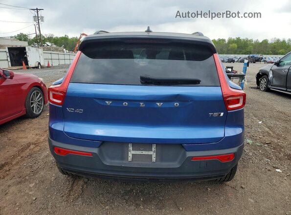 YV4162UM7M2465605 2021 VOLVO XC40 Blue Vista trasera