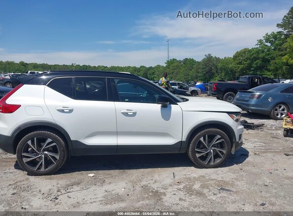 YV4162UM9K2075490 2019 VOLVO XC40 Белый Вид задней части салона