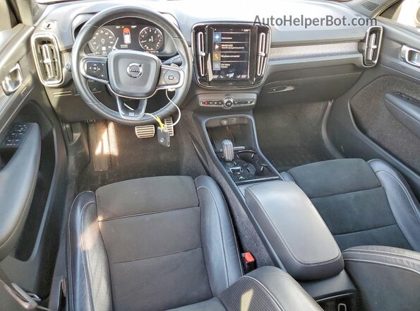 YV4162UM9K2150463 2019 VOLVO XC40 Белый Вид панели приборов