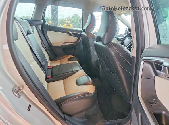 YV440MDJ2H2090860 2017 VOLVO XC60 Серебряный Вид задней части салона