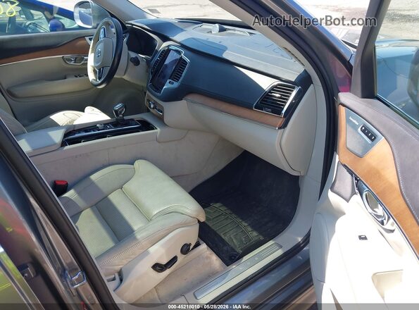 YV4A22PL1G1002030 2016 VOLVO XC90 Silver Widok wnętrza z przodu