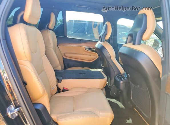 YV4A22PL2H1106687 2017 VOLVO XC90 Black Widok wnętrza z tyłu