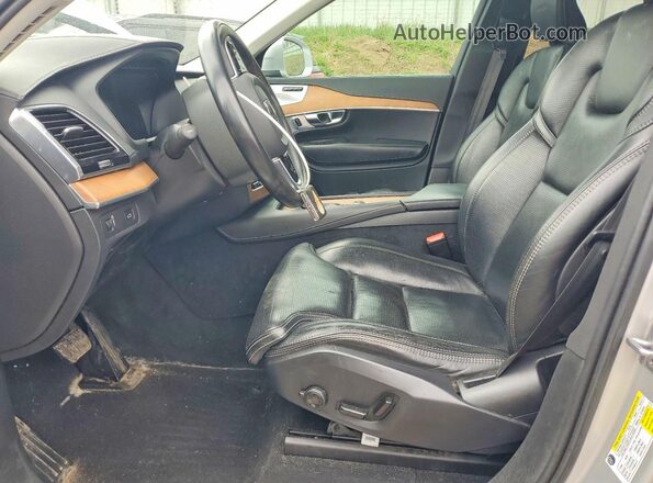 YV4A22PL7K1486083 2019 VOLVO XC90 Серебряный Вид салона спереди