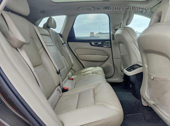 YV4A22RL9J1002247 2018 VOLVO XC60 Угольный Вид задних сидений