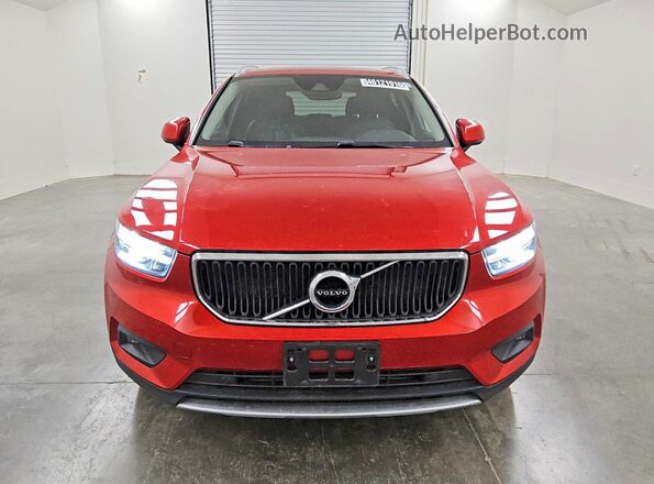YV4AC2HK7M2590699 2021 VOLVO XC40 Red Front view