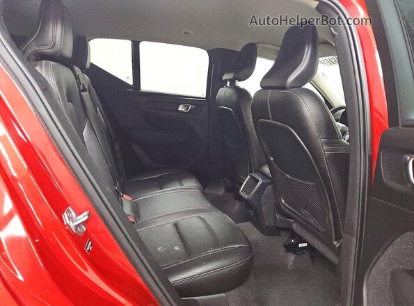 YV4AC2HK7M2590699 2021 VOLVO XC40 Red Rear interior view