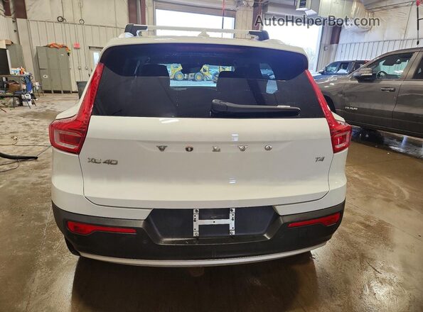 YV4AC2HK9L2326768 2020 VOLVO XC40 White Rear view