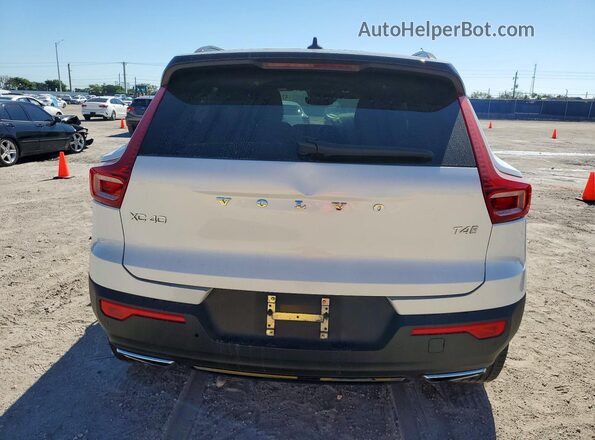 YV4AC2HM0L2172694 2020 VOLVO XC40 White Vista trasera