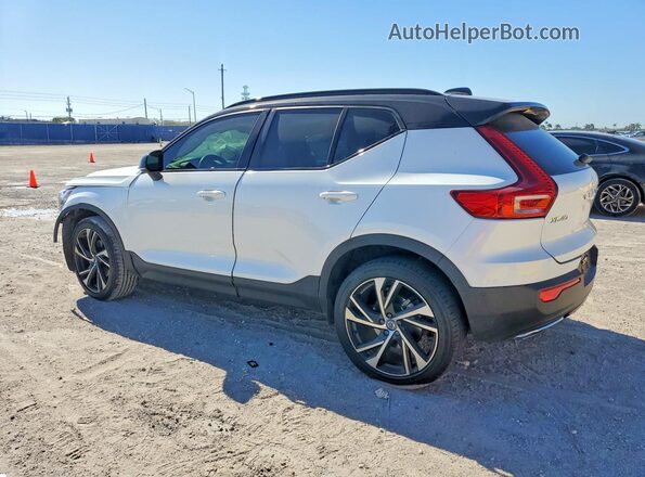 YV4AC2HM0L2172694 2020 VOLVO XC40 White Trasero izquierdo