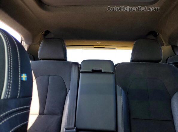 YV4AC2HM0L2172694 2020 VOLVO XC40 White Vista de los asientos traseros