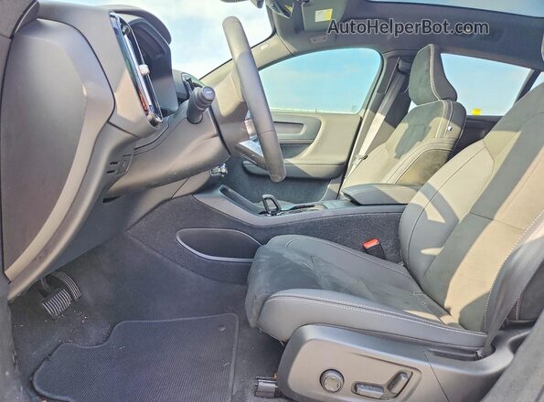YV4ED3GL1P2040353 2023 VOLVO C40 Серебряный Вид салона спереди