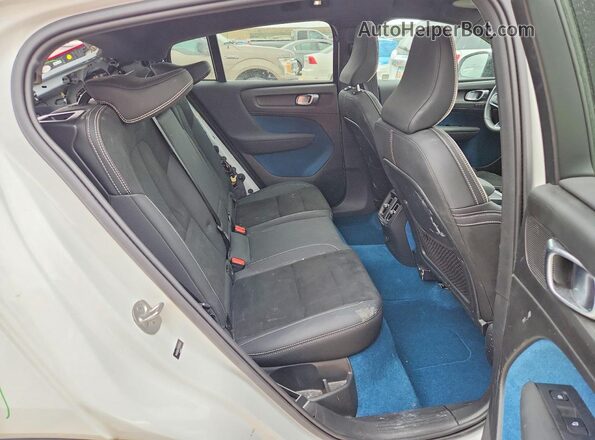 YV4ED3GL7P2053639 2023 VOLVO C40 White Rear seats view