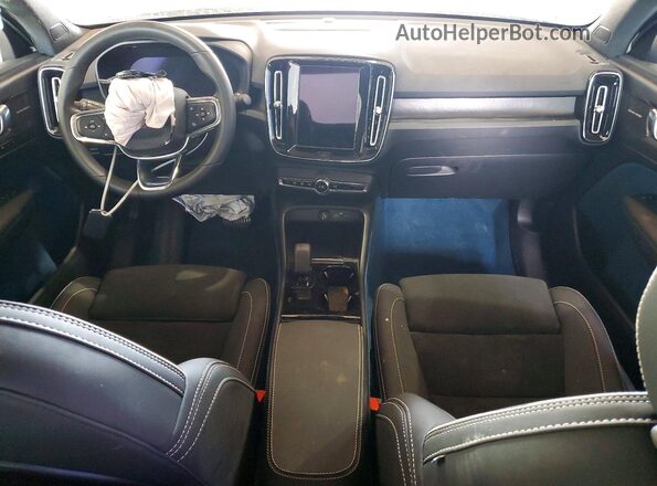 YV4ED3GM2P2028401 2023 VOLVO C40 Серебряный Вид панели приборов