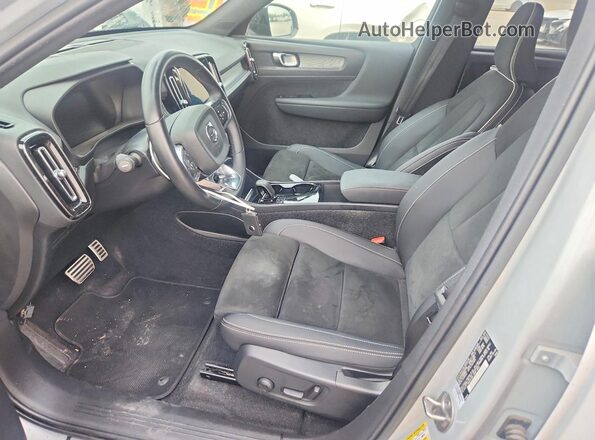 YV4ED3UR5N2762365 2022 VOLVO XC40 Серый Вид салона спереди