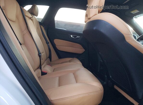 YV4H60DM7R1829649 2024 VOLVO XC60 White Սալոնի հետևի տեսք