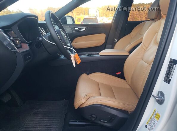 YV4H60DM7R1829649 2024 VOLVO XC60 White Սալոնի դիմացի տեսք