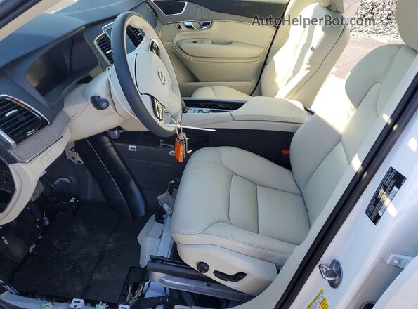 YV4H60PE2S1331658 2025 VOLVO XC90 Белый Вид салона спереди