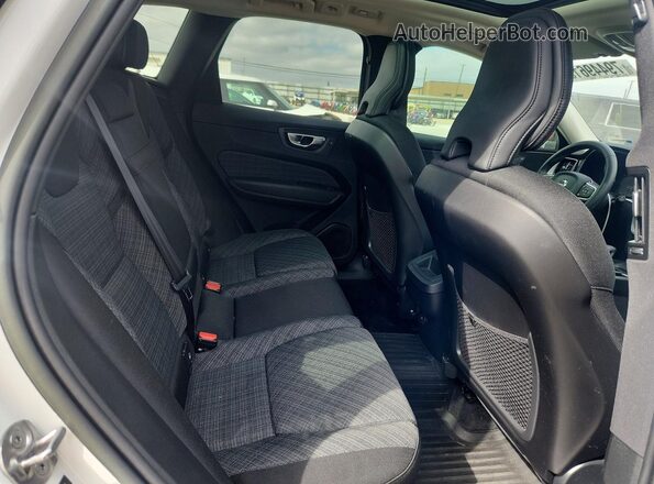 YV4L12DV1P1211740 2023 VOLVO XC60 White Widok wnętrza z tyłu