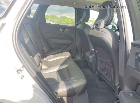 YV4L12RK8R1933935 2024 VOLVO XC60 Silver Vista interior trasera