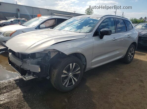 YV4L12RK8R1933935 2024 VOLVO XC60 Silver Vista tres cuartos delantera izquierda