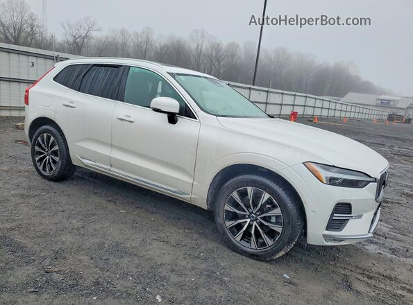 YV4L12RN4P1336210 2023 VOLVO XC60 White Передня права чверть
