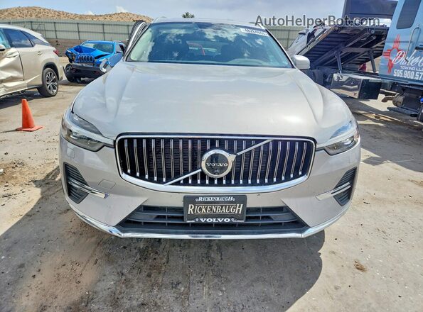YV4L12RNXP1194963 2023 VOLVO XC60 Серебряный Вид спереди