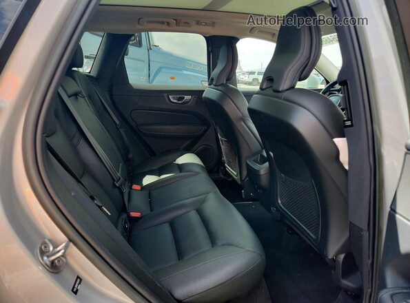 YV4L12RNXP1194963 2023 VOLVO XC60 Серебряный Вид задней части салона