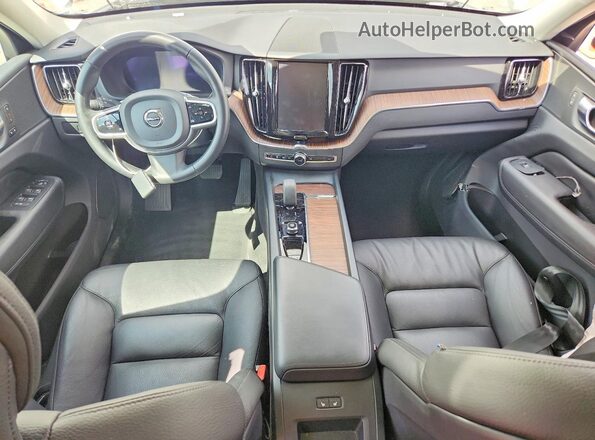 YV4L12RNXP1194963 2023 VOLVO XC60 Серебряный Вид панели приборов