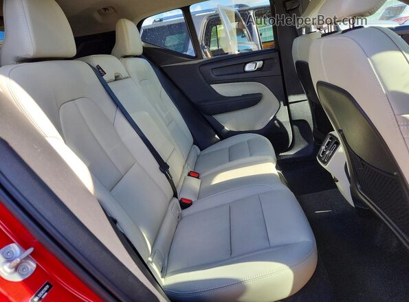 YV4L12UEXR2316791 2024 VOLVO XC40 Red Հետևի նստատեղերի տեսք
