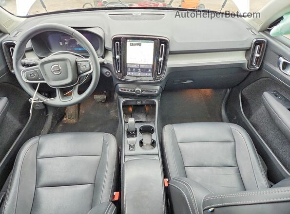 YV4L12UK5R2240175 2024 VOLVO XC40 White Вид панелі приладів