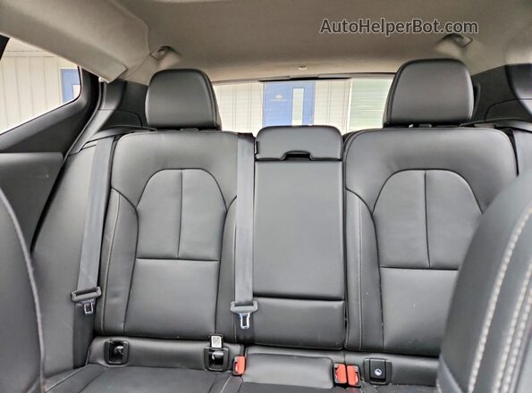 YV4L12UK5R2240175 2024 VOLVO XC40 White Вид задніх сидінь