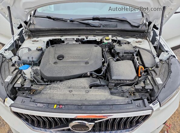 YV4L12UK5R2240175 2024 VOLVO XC40 White Вид підкапотного простору