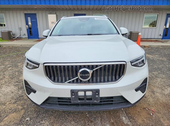 YV4L12UK5R2240175 2024 VOLVO XC40 White Вид спереду